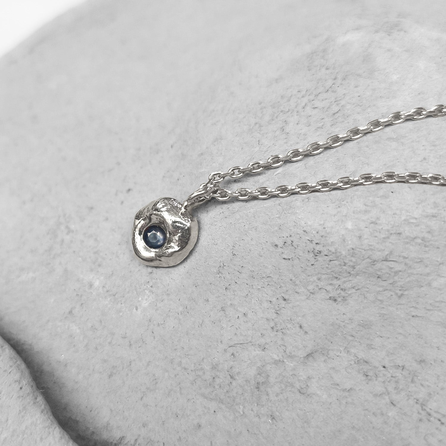 Mold Art Drops ezüst nyaklánc zafírral