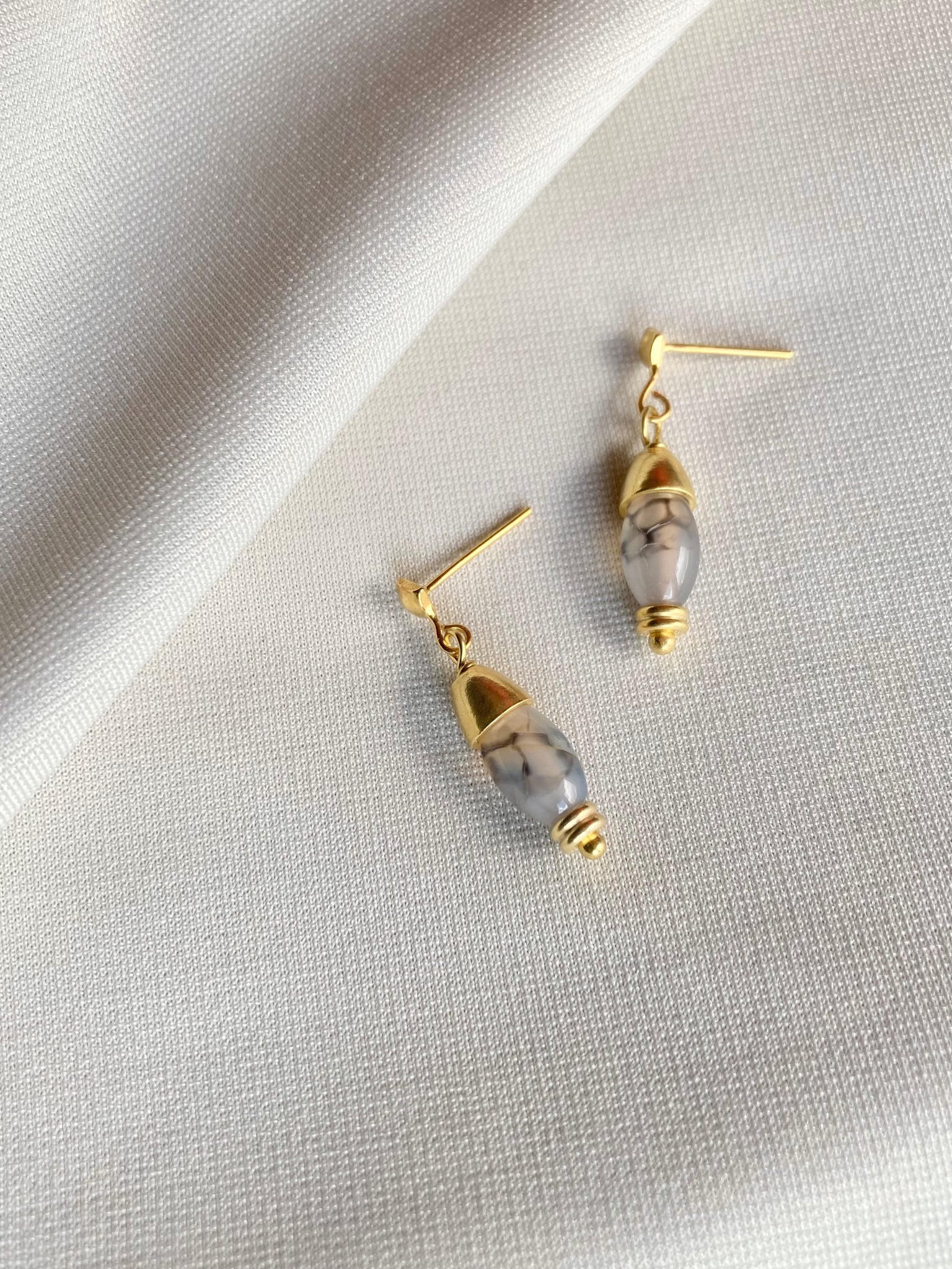 Bella earrings, kővel
