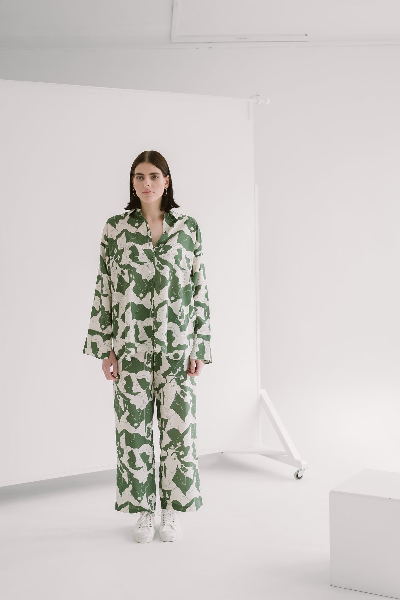 Shirt - moss green & white