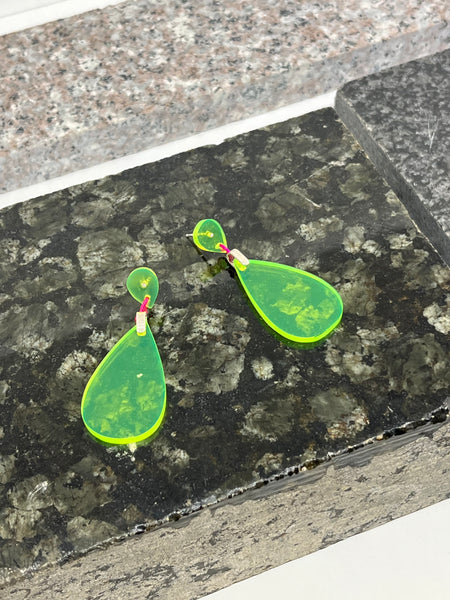 NEONSÁRGA PLEXI FÜLBEVALÓ