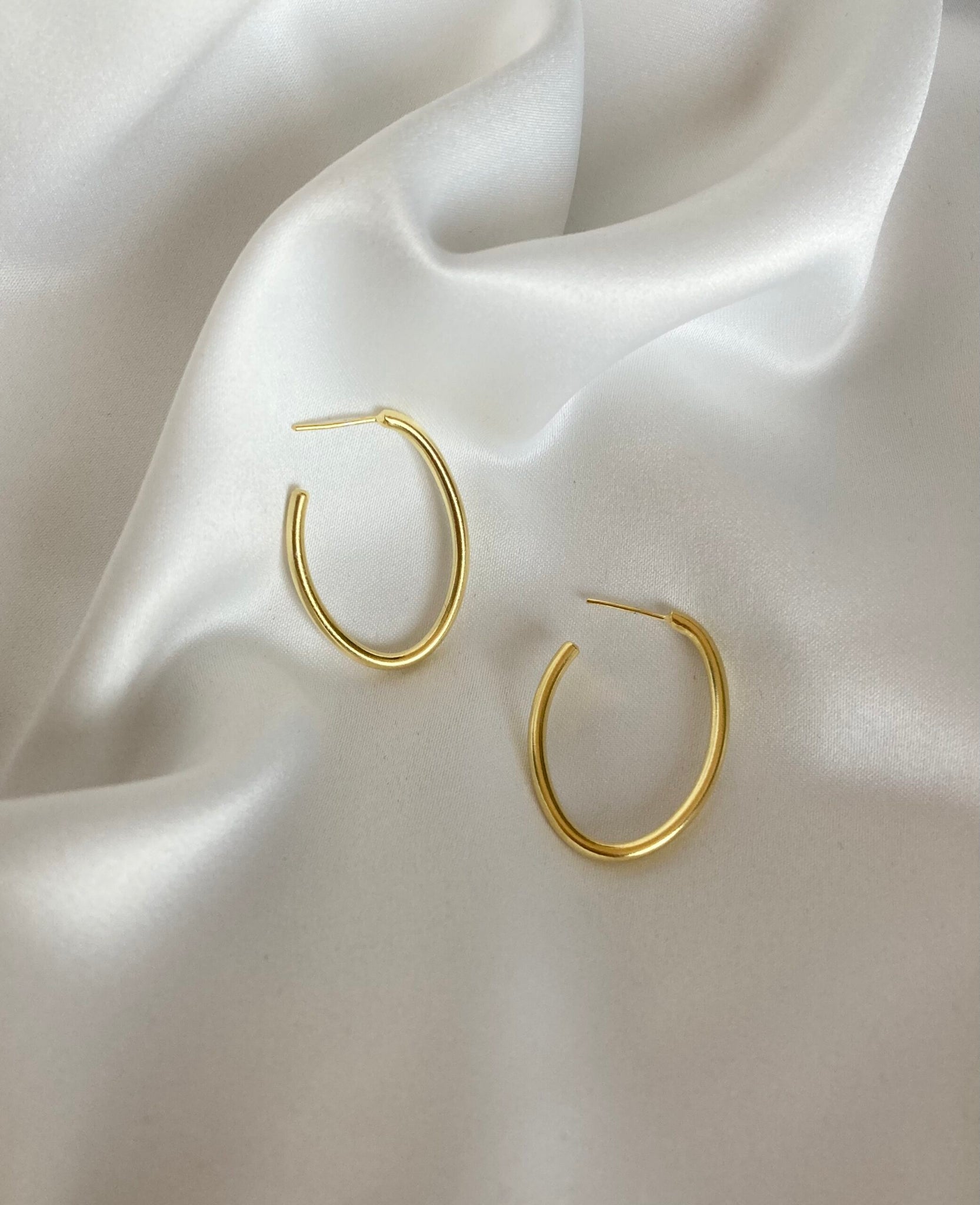 Oval hoops earrings